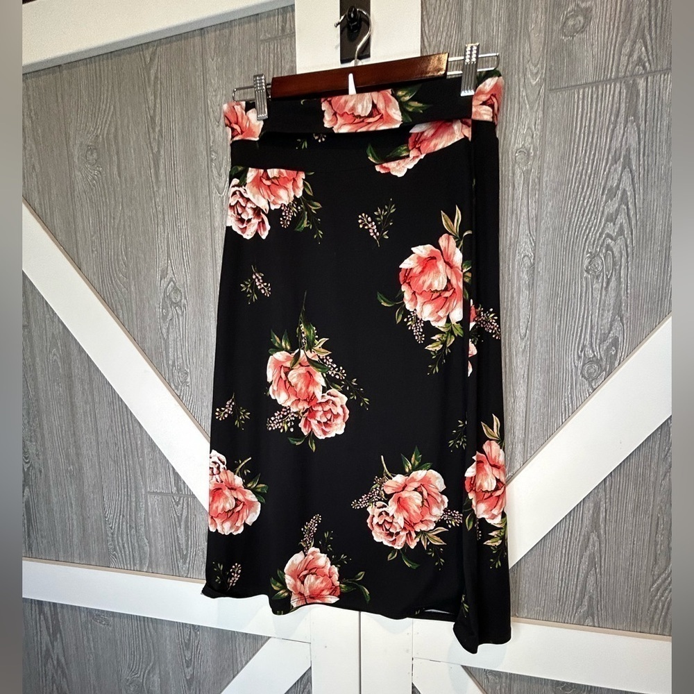 Bag148. Midi black and coral skirt, can roll waist to adjust length.SzS, L 32